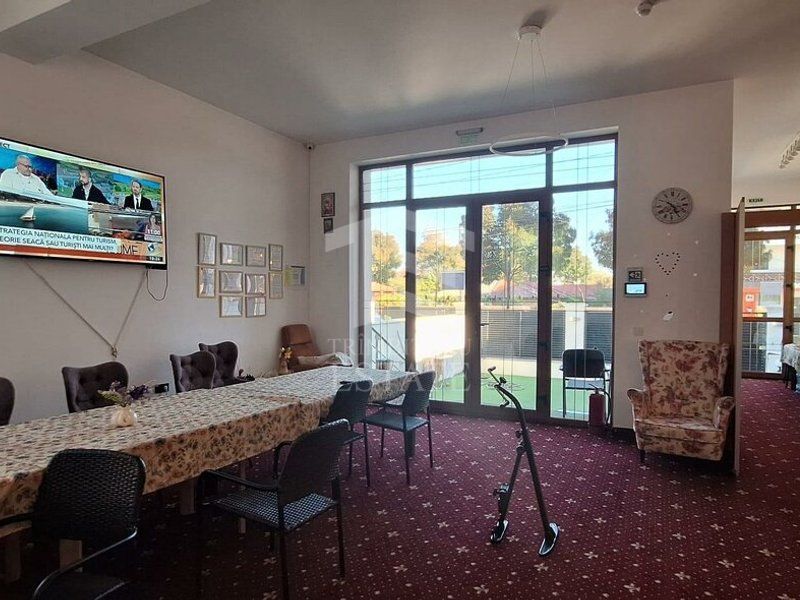 Casă / Vilă cu 8 camere de vânzare - Poză 11