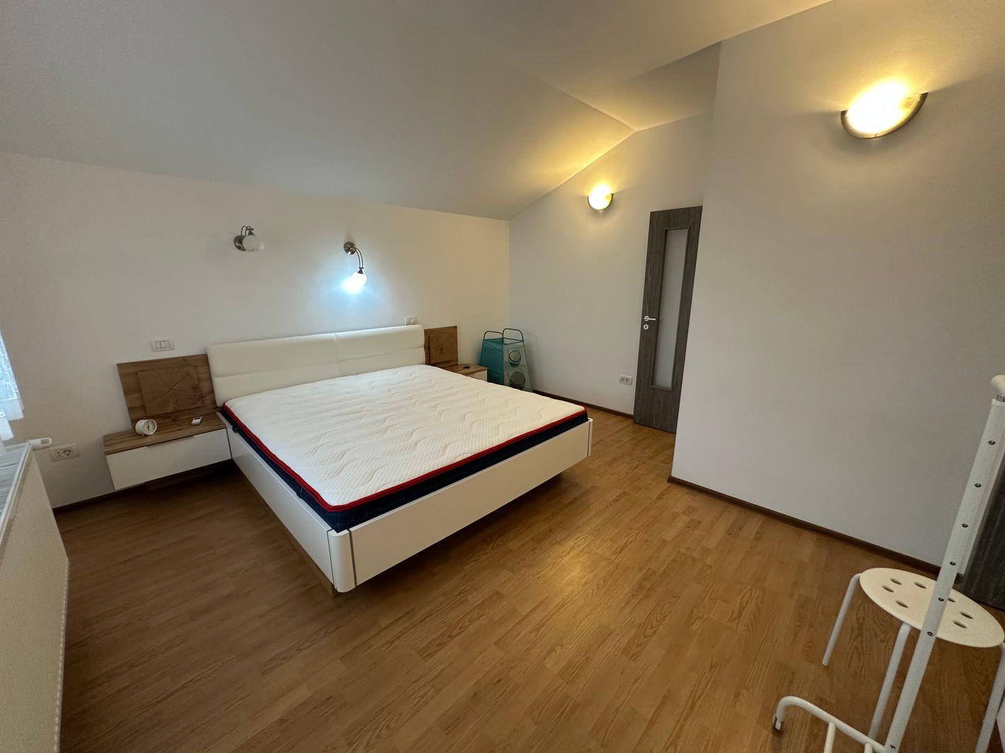 Casă / Vilă cu 4 camere de închiriat în zona Aradului - Poză 19