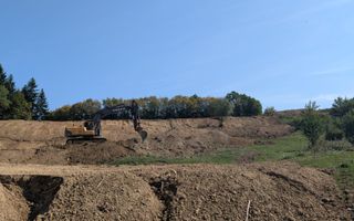 Teren 5930 mp- 1,4 km centru- investitie, cabana in natura - Poză 2