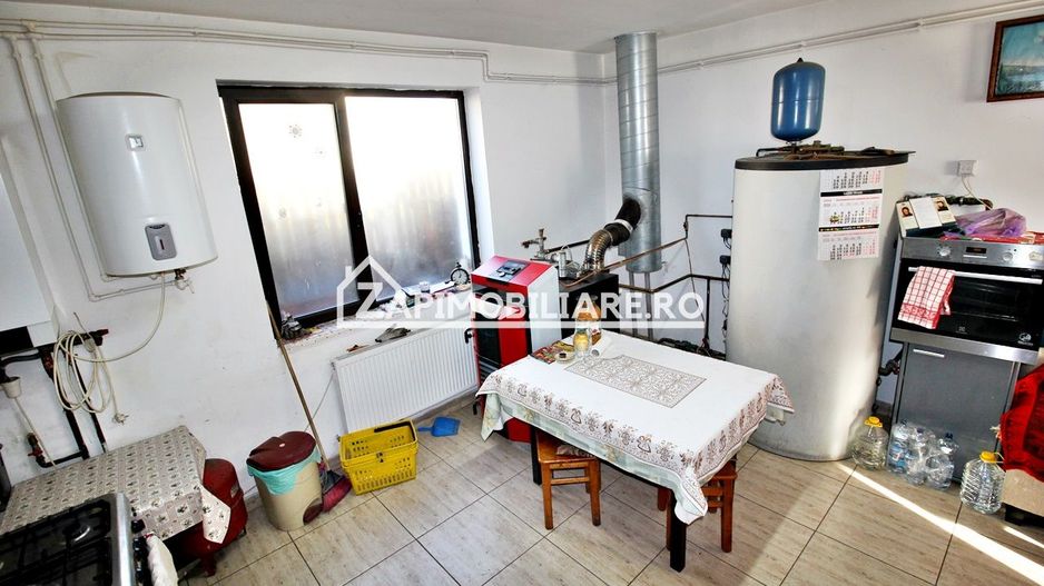 Casa 8 camere,4 bai,482mp,1.100mp teren,2 garaje,0% comision - Poză 25