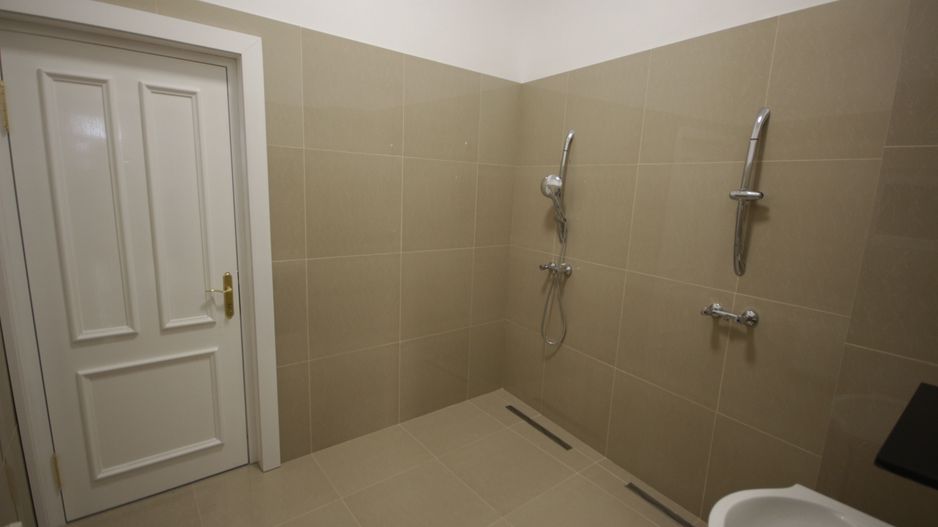 Imobil D+P+1E - 14 camere - Poză 14