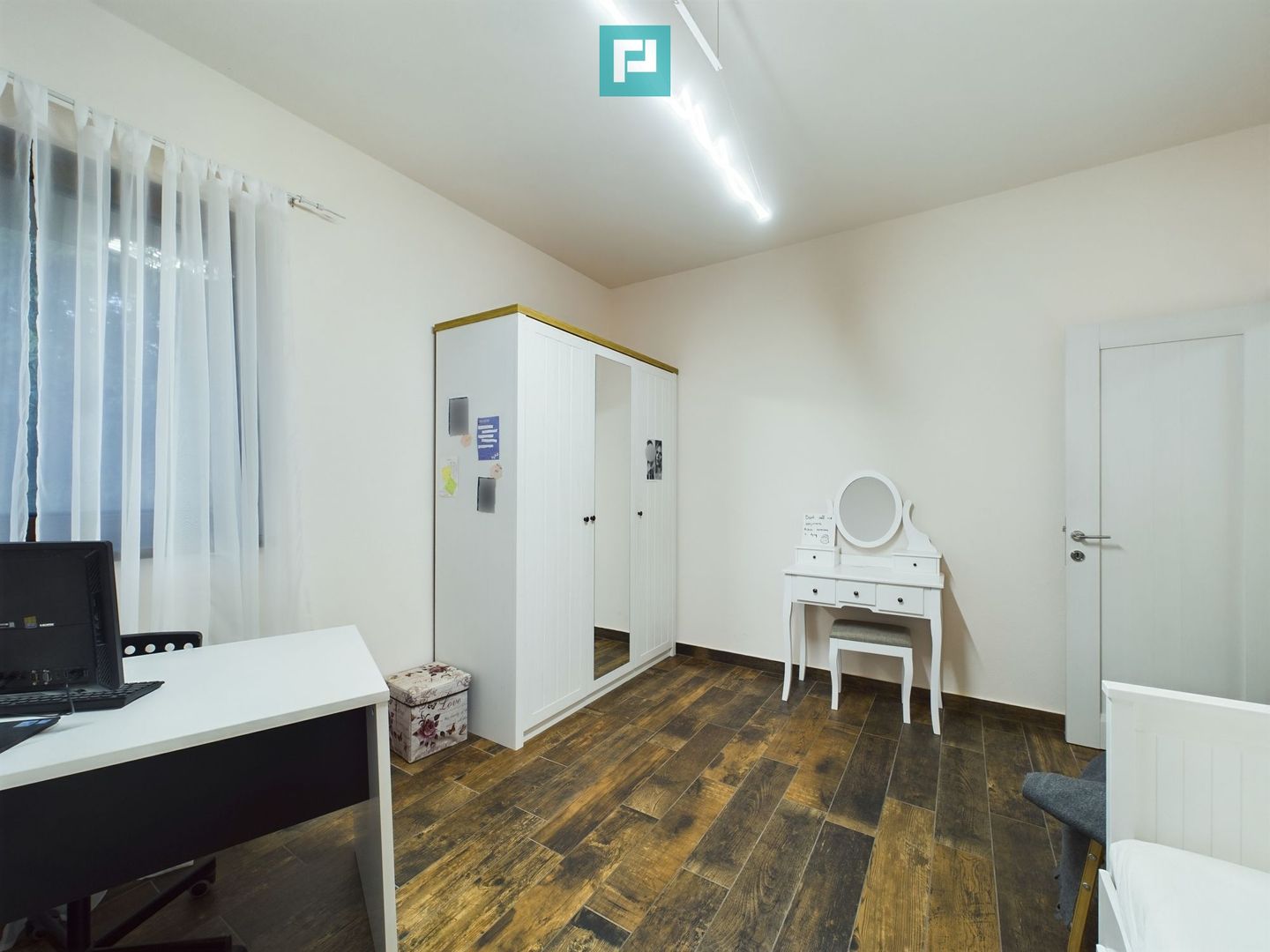 Casă modernă cu piscină încălzită în zona Tivoli - Poză 7