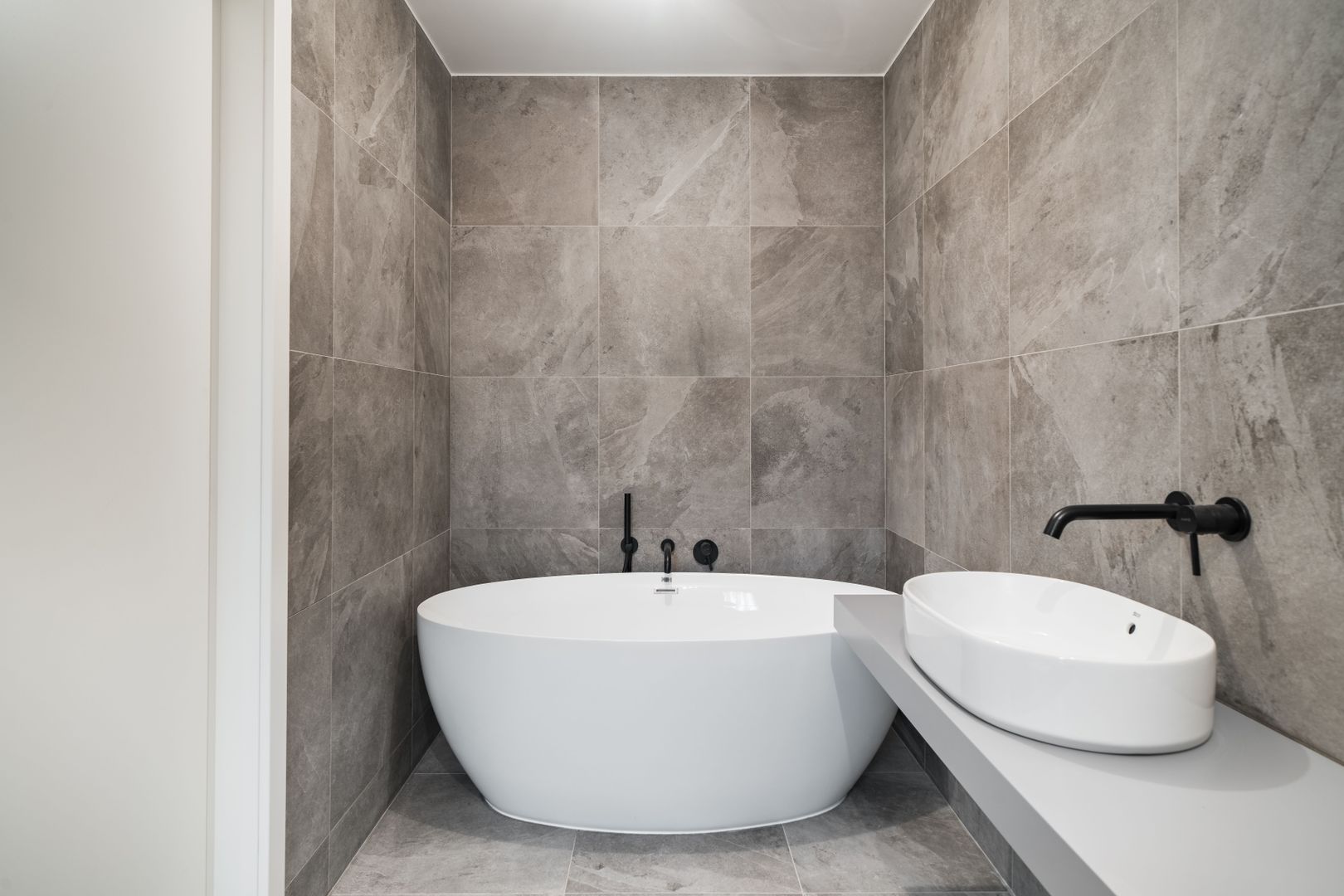 Vila tip UV10 mobilata partial in Amber Forest-prima inchiririere - Poză 18