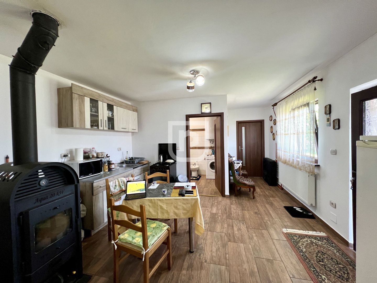 Ferma agricola, plantatii de mure, trandafiri, vita-de-vie - Poză 12