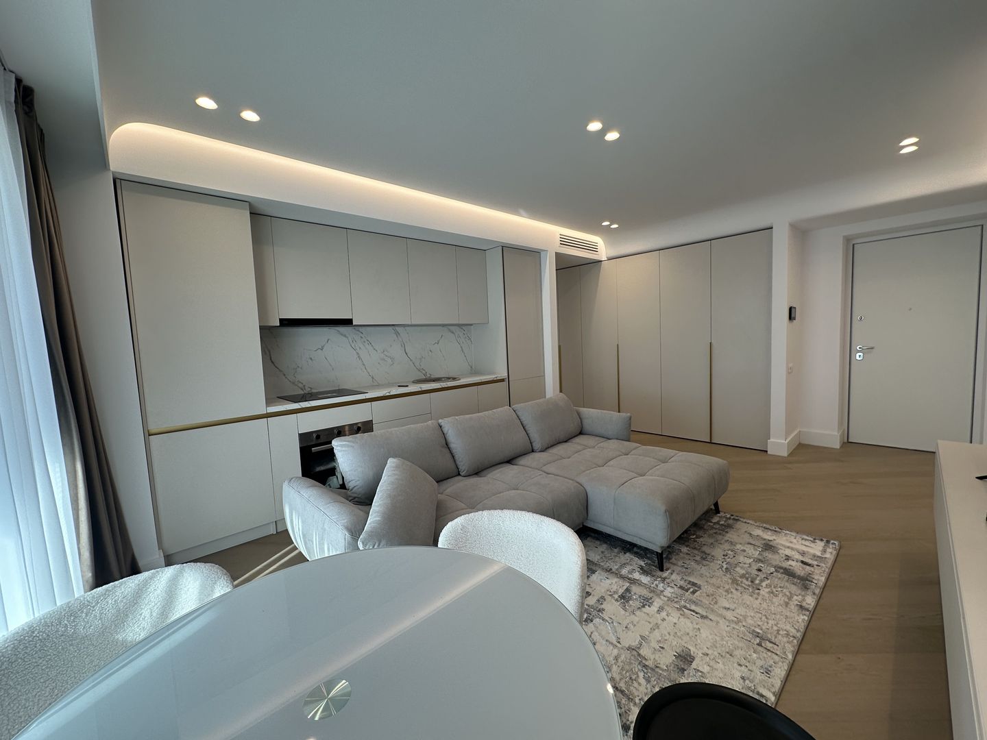 Apartament 3 Camere | Mobilat Lux | Prima Inchiriere - Poză 1