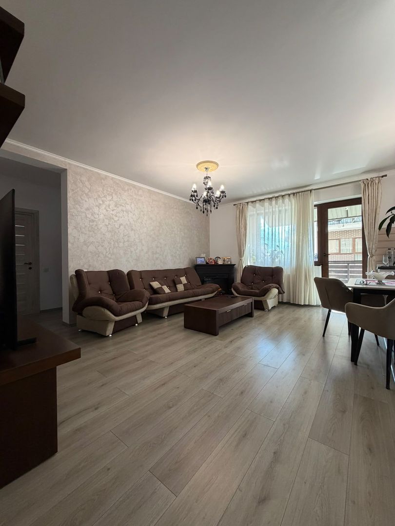 Apartament 3 camere, curte, boxa, parcare, Sub Cetate - Poză 14