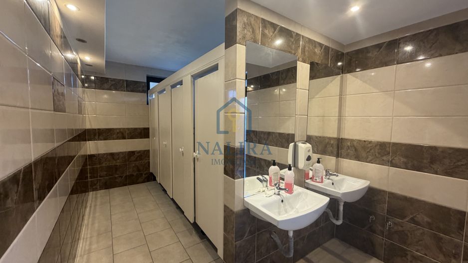 Proprietate unică de vânzare – piscină, restaurant, terasă - Poză 9