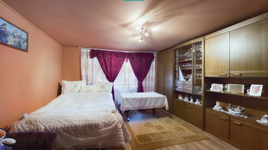 Casă cu front stradal generos Șeitin, județul Arad - Poză 4