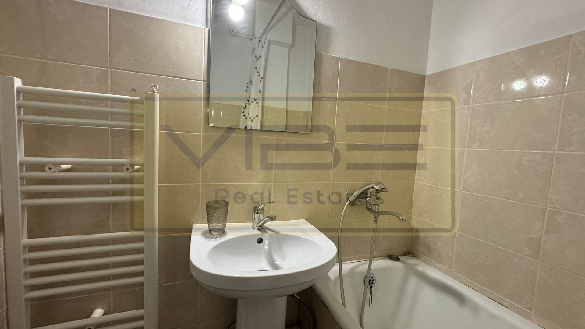 Garsoniera Podu Ros 10 min Centru Palas Mall - Poză 11