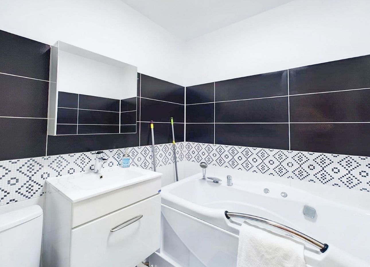 Închiriere apartament 3 camere, 80mp - Poză 7