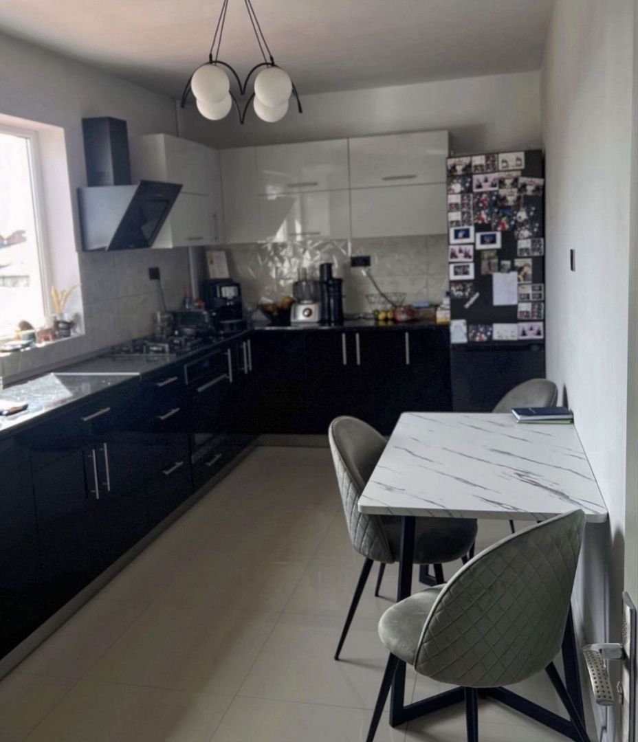 AP. 4 CAMERE - LA VILA, CENTRALA PROPRIE, CURTE, BUCATARIE INCHISA - Poză 4