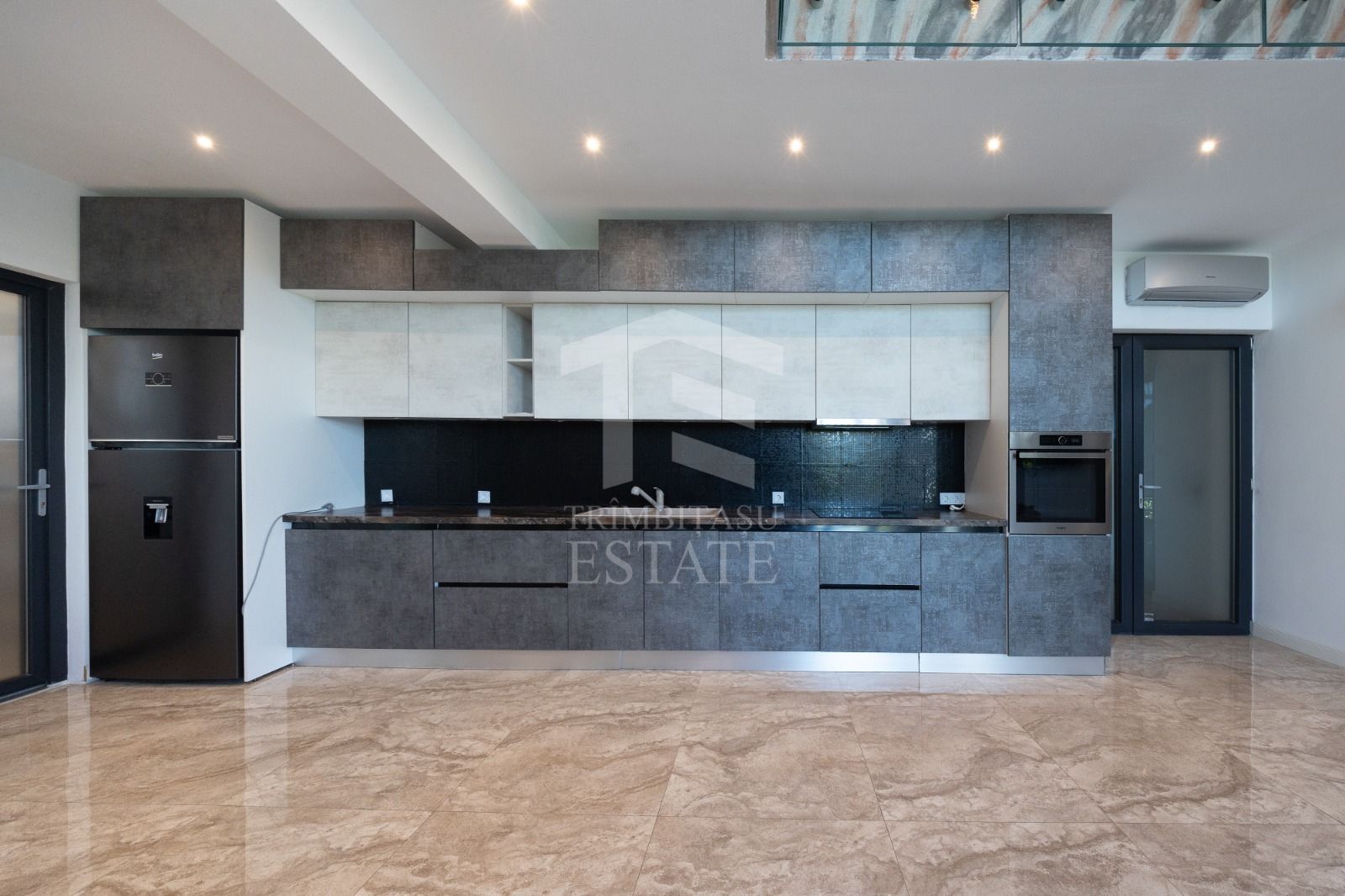 Sanpetru ,Subcetate-Casa 4 camere,3 bai+480 mp teren - Poză 6