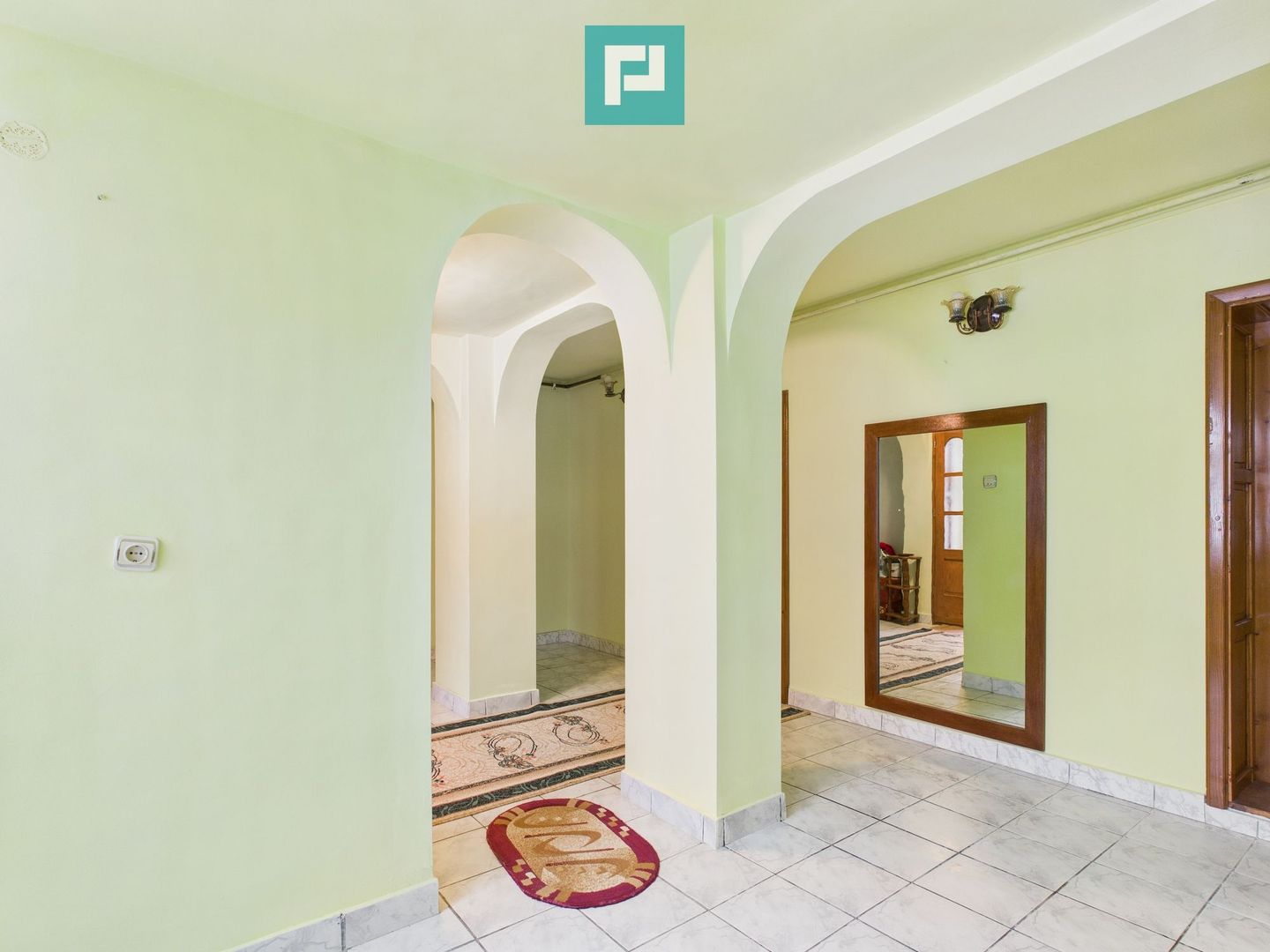 Casă cu 2 corpuri  și 5 camere în Livada - Poză 2