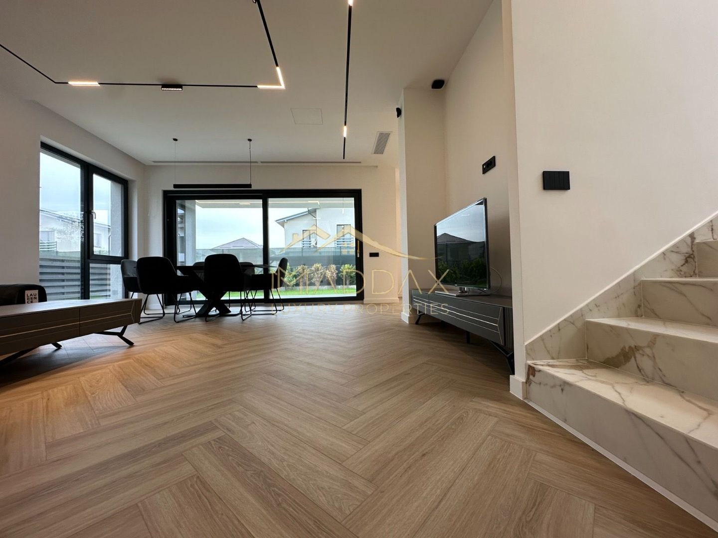 Vila individuala *432mp* + curte // 6 locuri Parcare / Pipera-Tunari - Poză 1