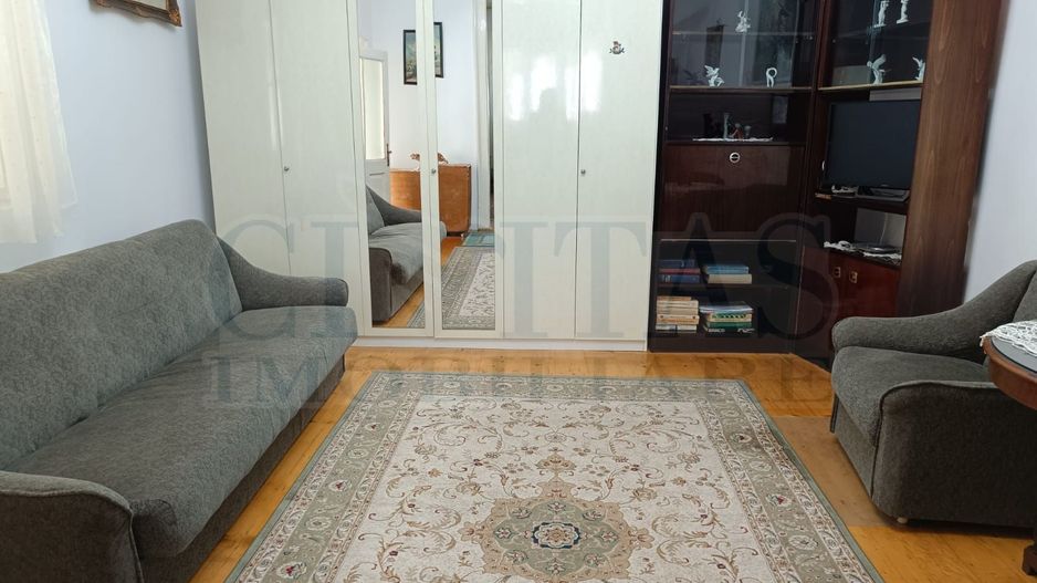 Apartament la casa, zona deosebita, 60 mp, semidecomandat. - Poză 1