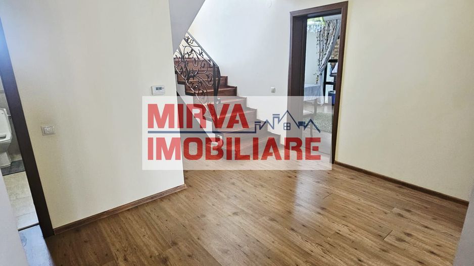 Vilă spațioasă Strejnicu S+P+1E+M, 8 camere, garaj, teren 595 mp - Poză 31