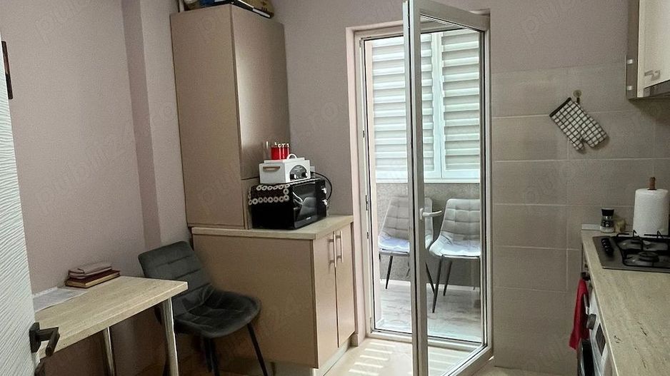 Apartament 2 camere decomandate, balcon, etaj intermediar, parcare - Poză 4