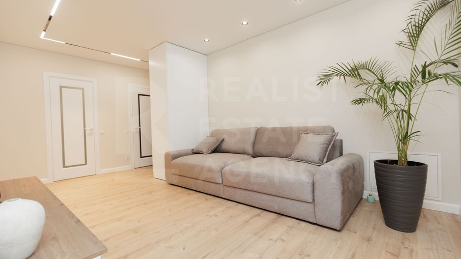 Vânzare, apartament, 2 odăi + living, str. Ion Buzdugan, Buiucani - Poză 3