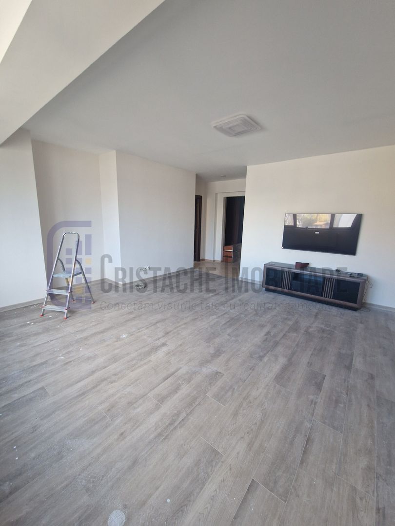 Titan_Apartament 2 camere_70 mp._nemobilat_pretabil birou - Poză 1