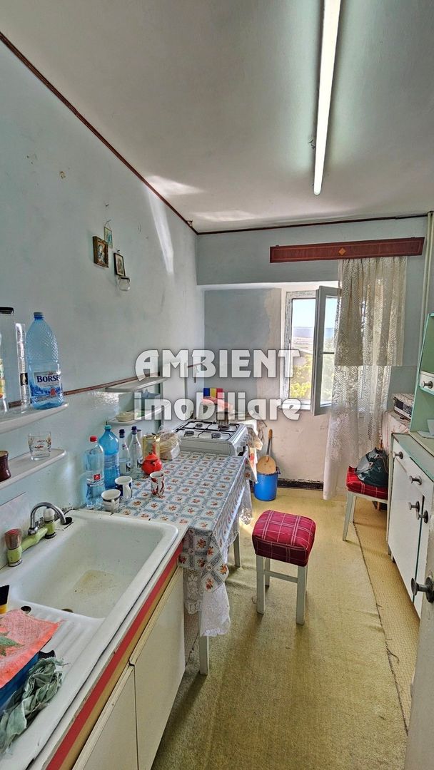 Apartament cu 4 camere, etaj 3, nerenovat, zona ULTRACENTRALA; - Poză 7
