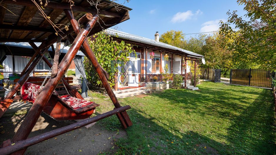 Căsuță frumoasa la țară cu toate condițiile necesare - Poză 2
