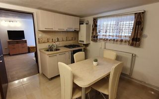 Apartament cu 3 camere, parter + mansardă, decomandat, zona Cetate - Poză 4