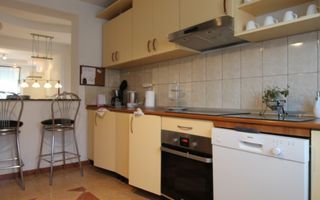 Casa in Blascovici, 5 camere + 3 bai, centrala proprie - Poză 5