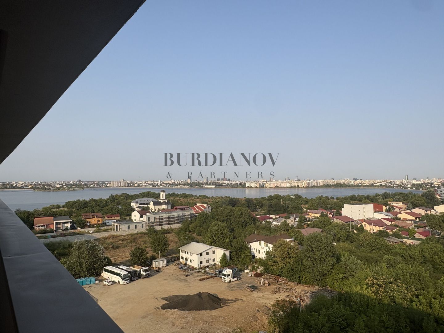 Apartament cu 3 camere - două băi - Etalon Lacul Morii - Vedere Lac - Poză 18
