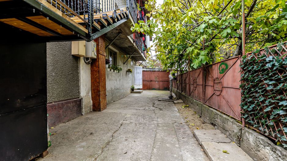 Șansă pentru familie mare apartament la casă, cu teren, Bujac. - Poză 10