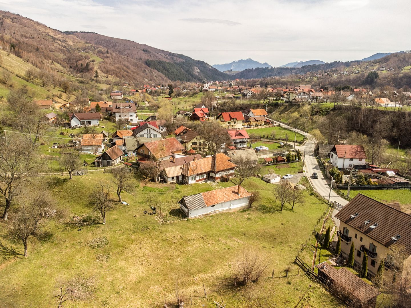 Domeniu de 6.500 mp teren+casa parinteasca,in magia Bucegilor,Moieciu, Brasov. - Poză 9