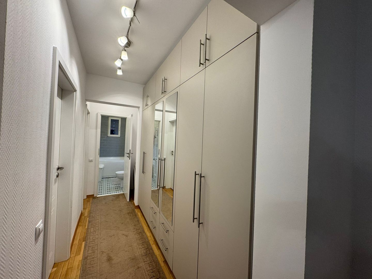 APARTAMENT DE 3 CAMERE | ZONA MIHAI BRAVU | METROU | CENTRAL | - Poză 1