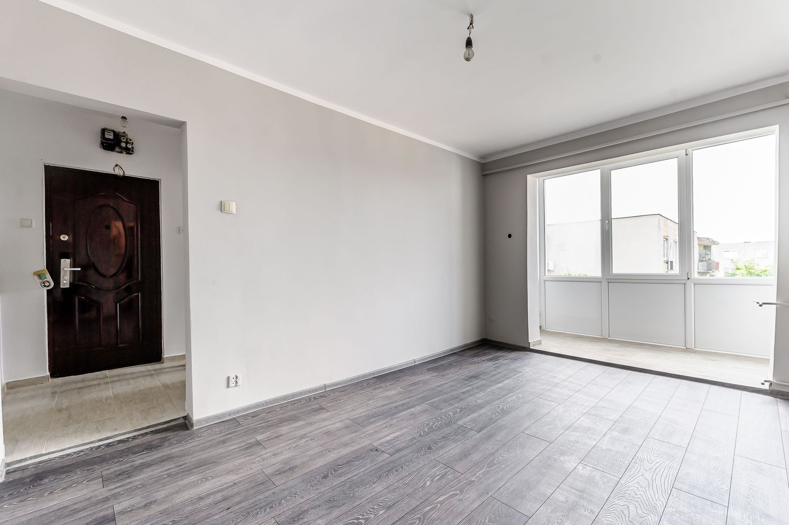 REZERVAT Pret redus Apartament cu 2 camere, renovat, in Vlaicu - Poză 1