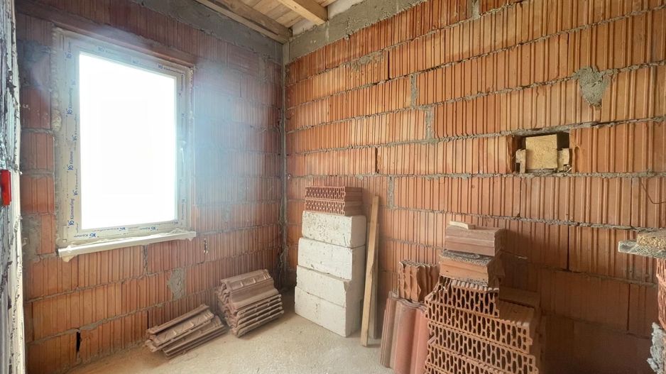 Duplex despartit prin camera tehnica, 3 dormitoare, Mosnita Noua - Poză 5