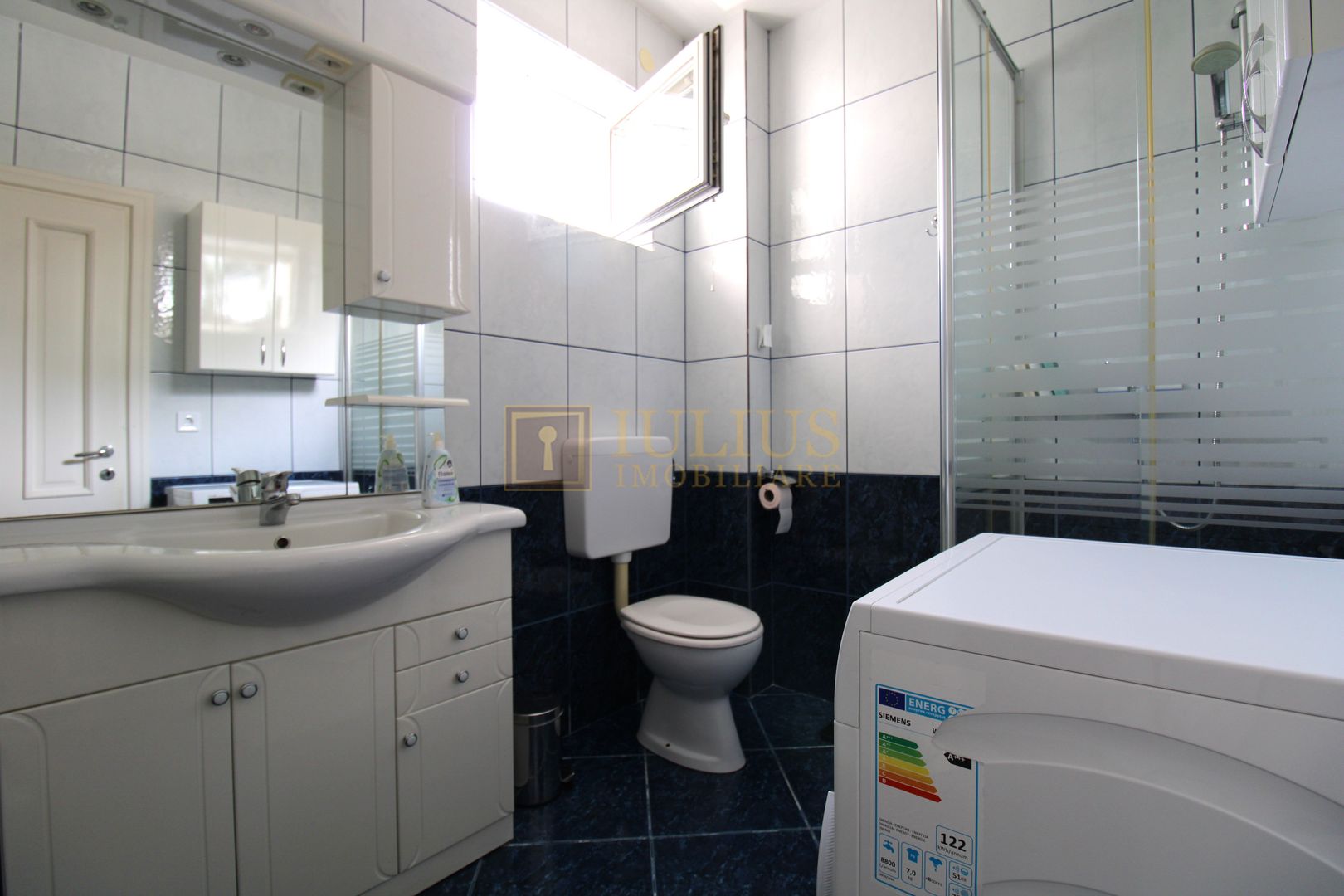 3 dormitoare, 3 bai, living spatios, 2 terase si curte. - Poză 4