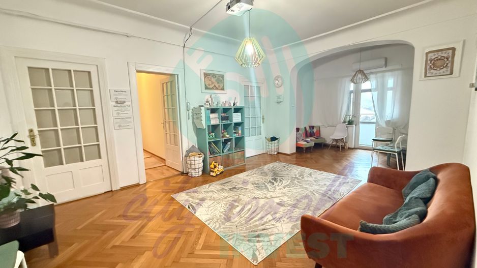 Spatiu, lumina si eleganta intr-un apartment interbelic - Poză 1