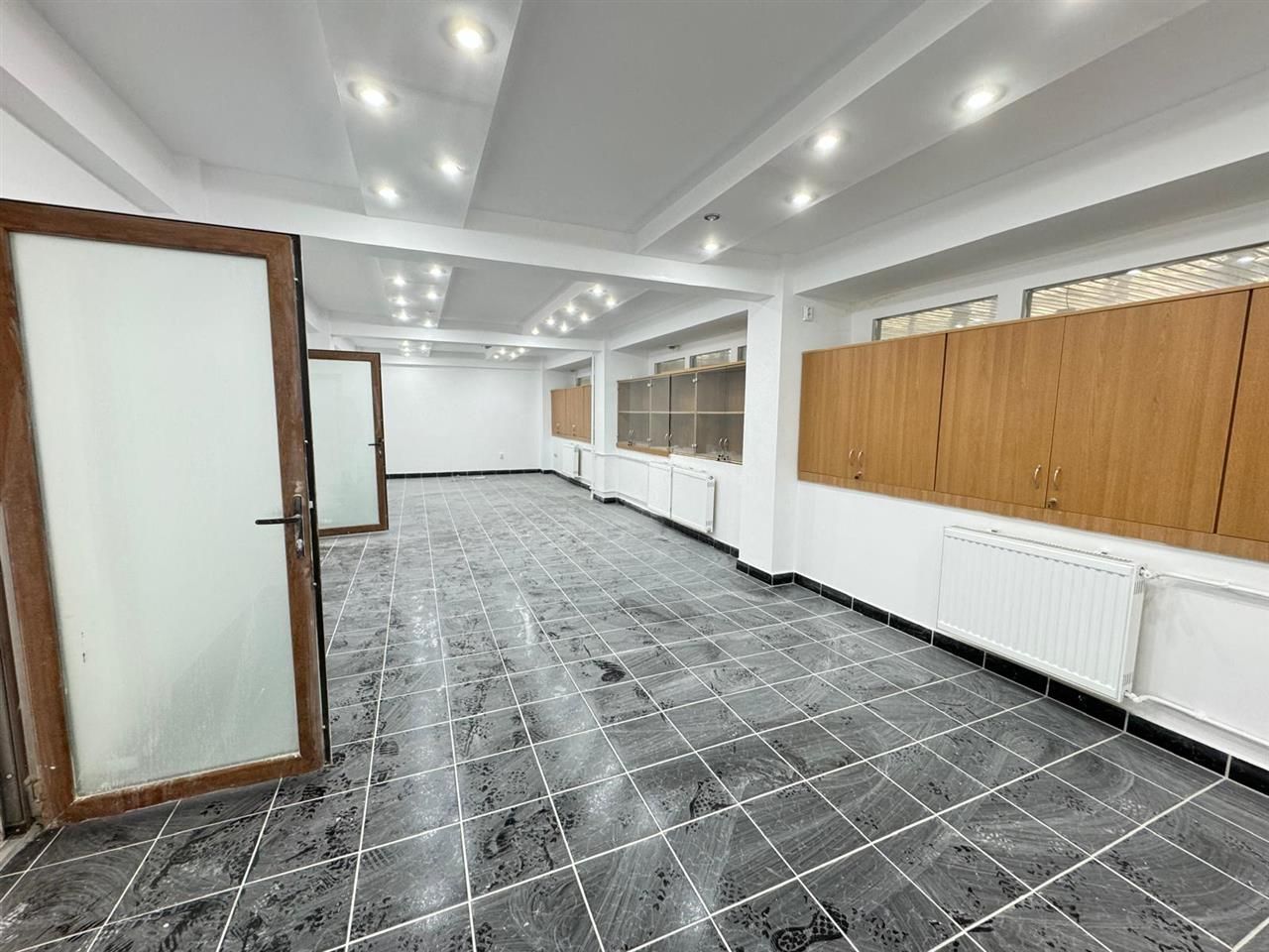 Spatii comerciale moderne de inchiriat, in cladire recent renovata - Poză 3