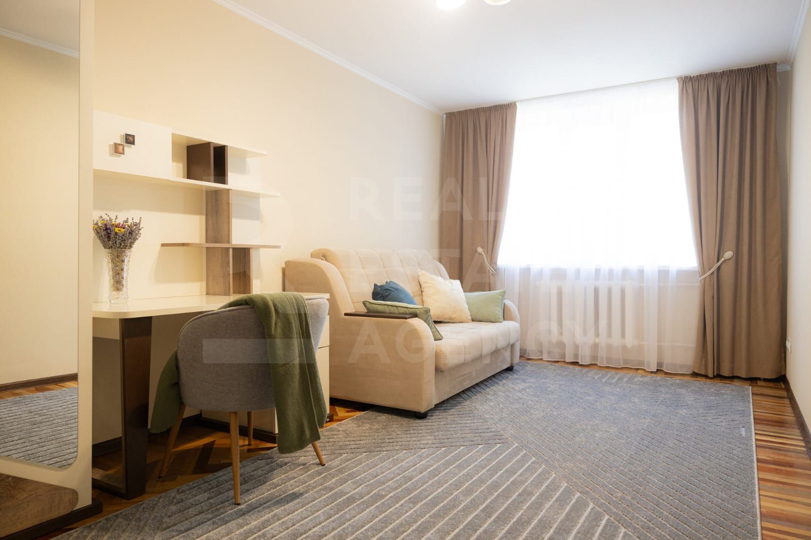 Chirie, apartament, 3 camere, str. Mihail Kogălniceanu, Centru - Poză 1