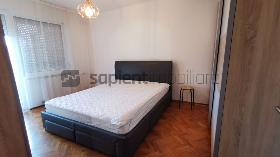 De închiriat apartament cu 4 camere, Bd. Decebal - Poză 3