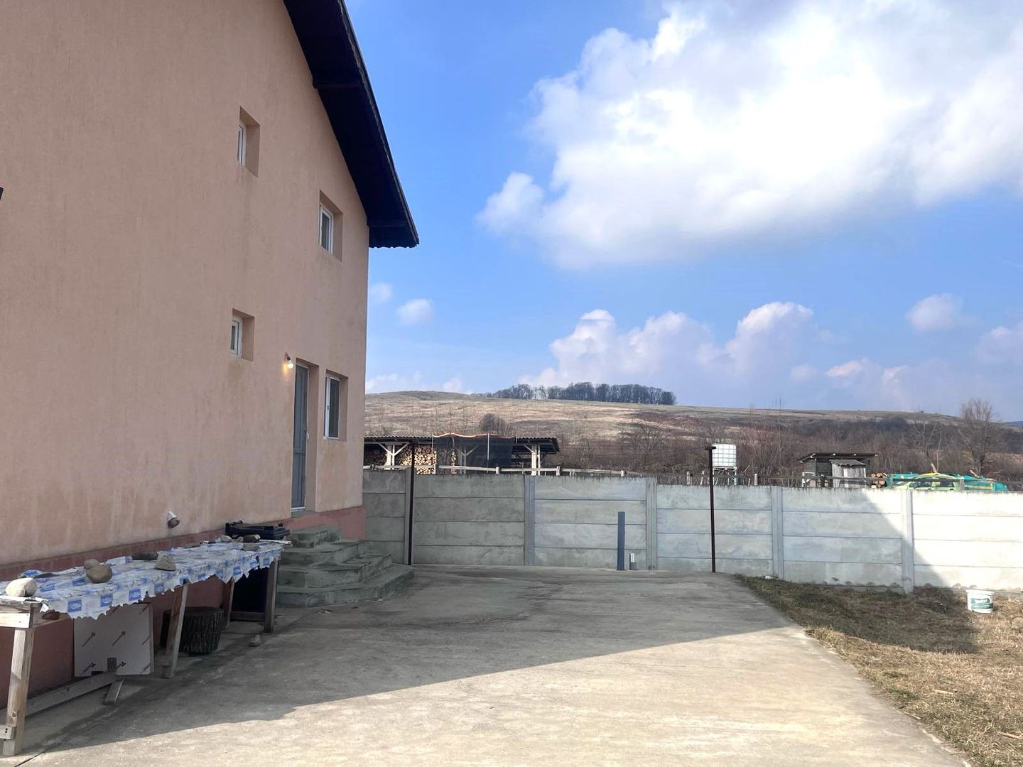 Priveliste frumoasa! Vanzare casa cu 3 camere in Sotanga! - Poză 4