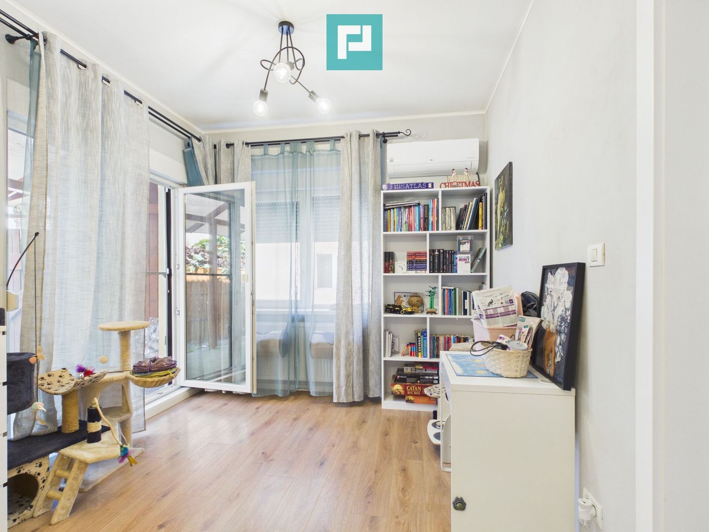 Apartament cu 2 camere și curte ultracentral - Poză 3
