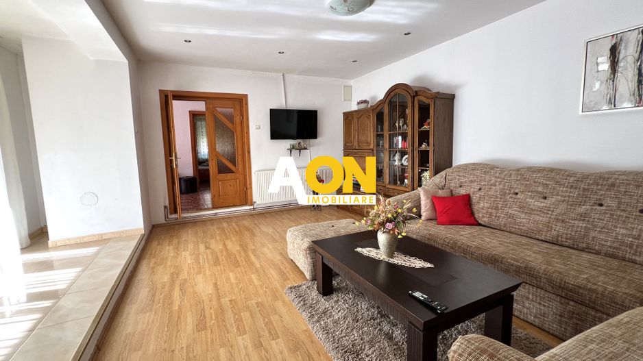 Casa de vanzare pretabila 2 familii, garaj, livada, comuna Pianu - Poză 16