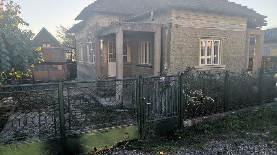 Teren cu casa si anexe in Budeasa Mare - Poză 2