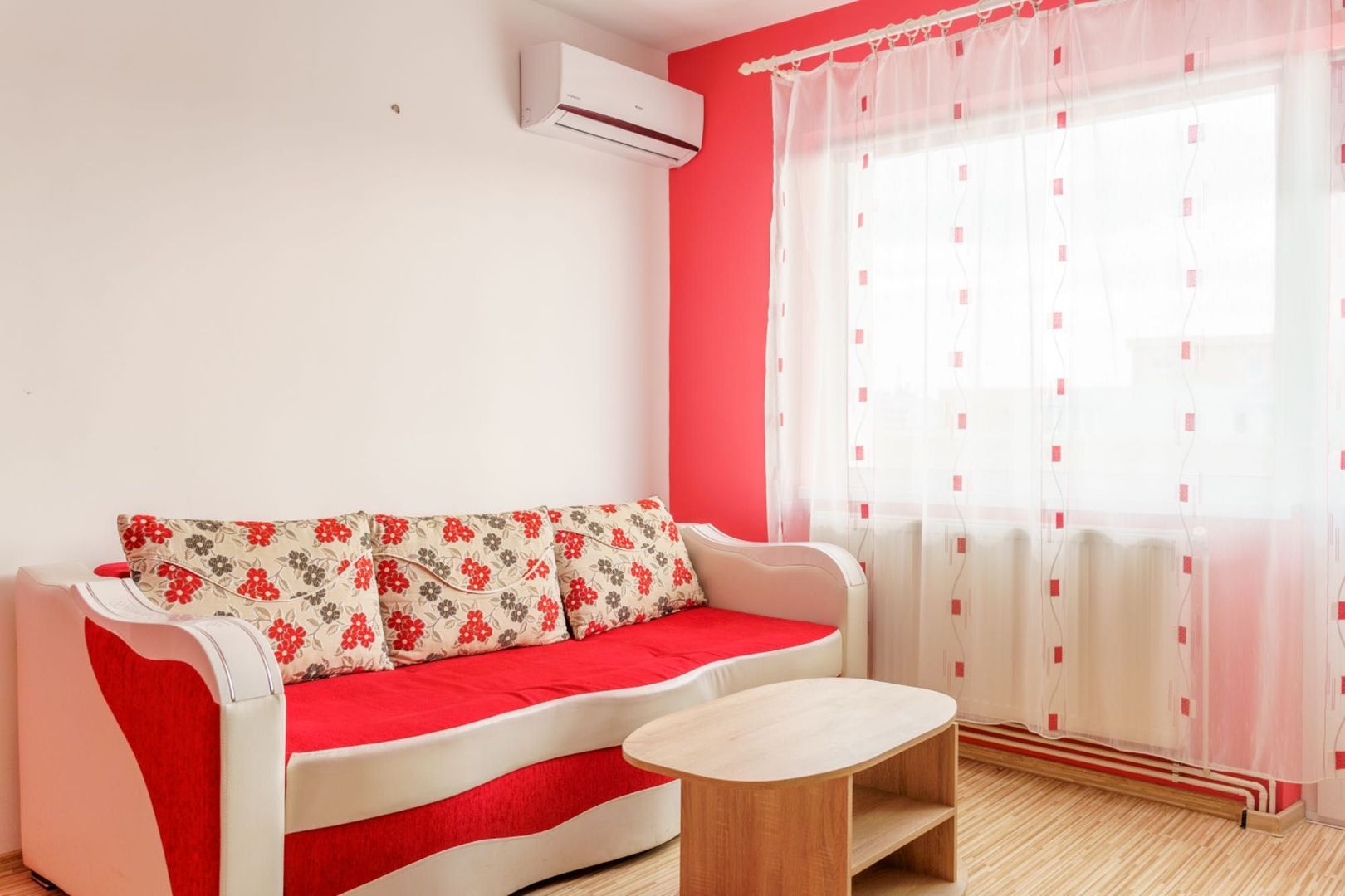 De închiriat: Apartament 2 camere cu vedere panoramică pe Bulevard - Poză 1