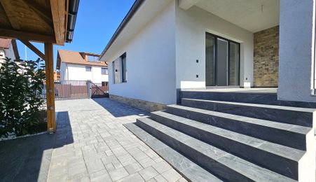 Casa Sibiu, intrare Selimbar, garaj, pivnita, curte mare