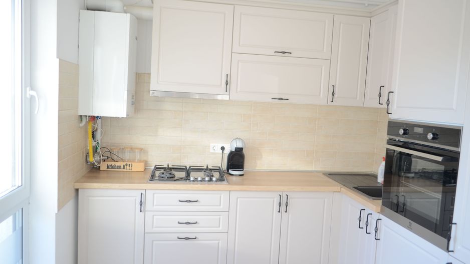 Apartament cu 3 camere, 2 bai, 2 terase, 2 garaje, in cartier Europa - Poză 5