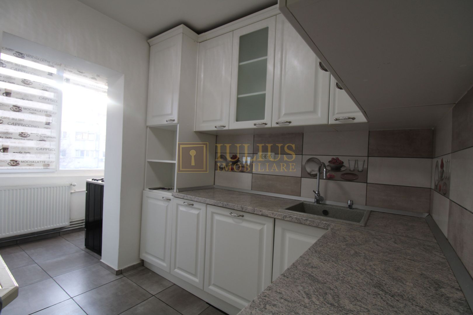 3 camere, clima, contra cost posibilitate garaj. - Poză 1