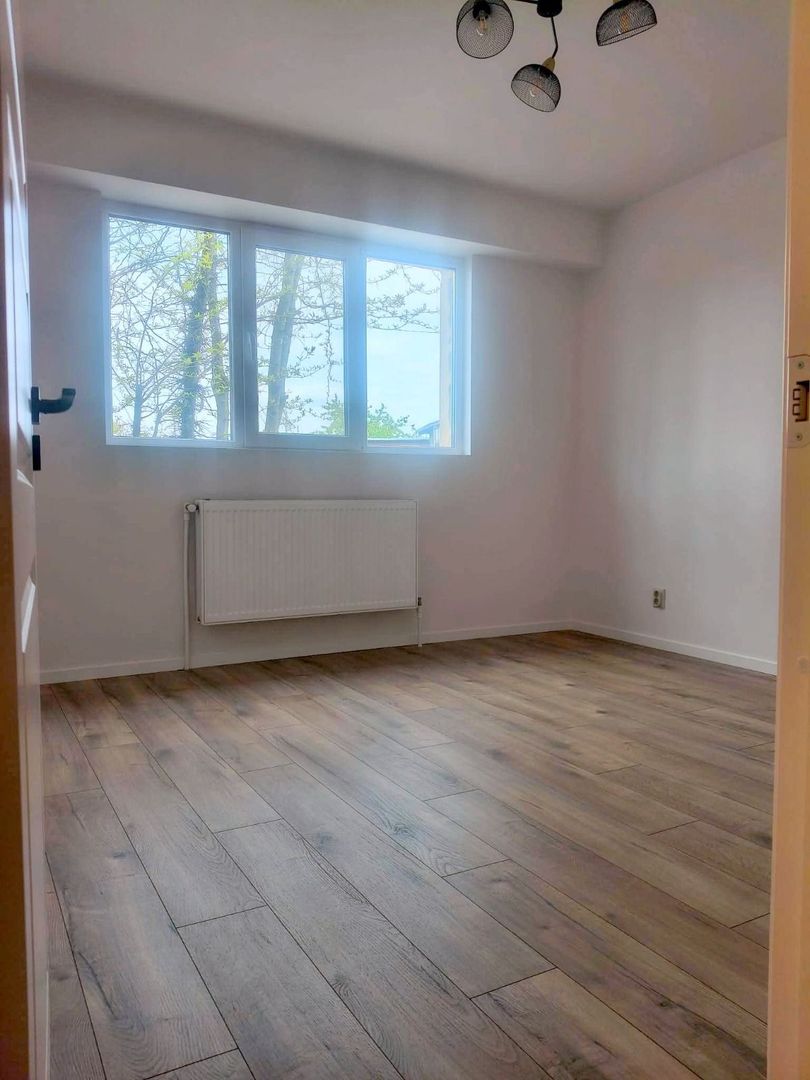 De vanzare apartament cu 2 camere, port, parter, 75.000 euro - Poză 3