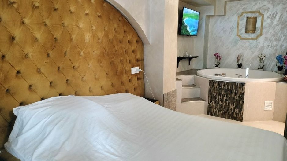 Garsoniera de lux cu jacuzzi și loc de parcare - Poză 5