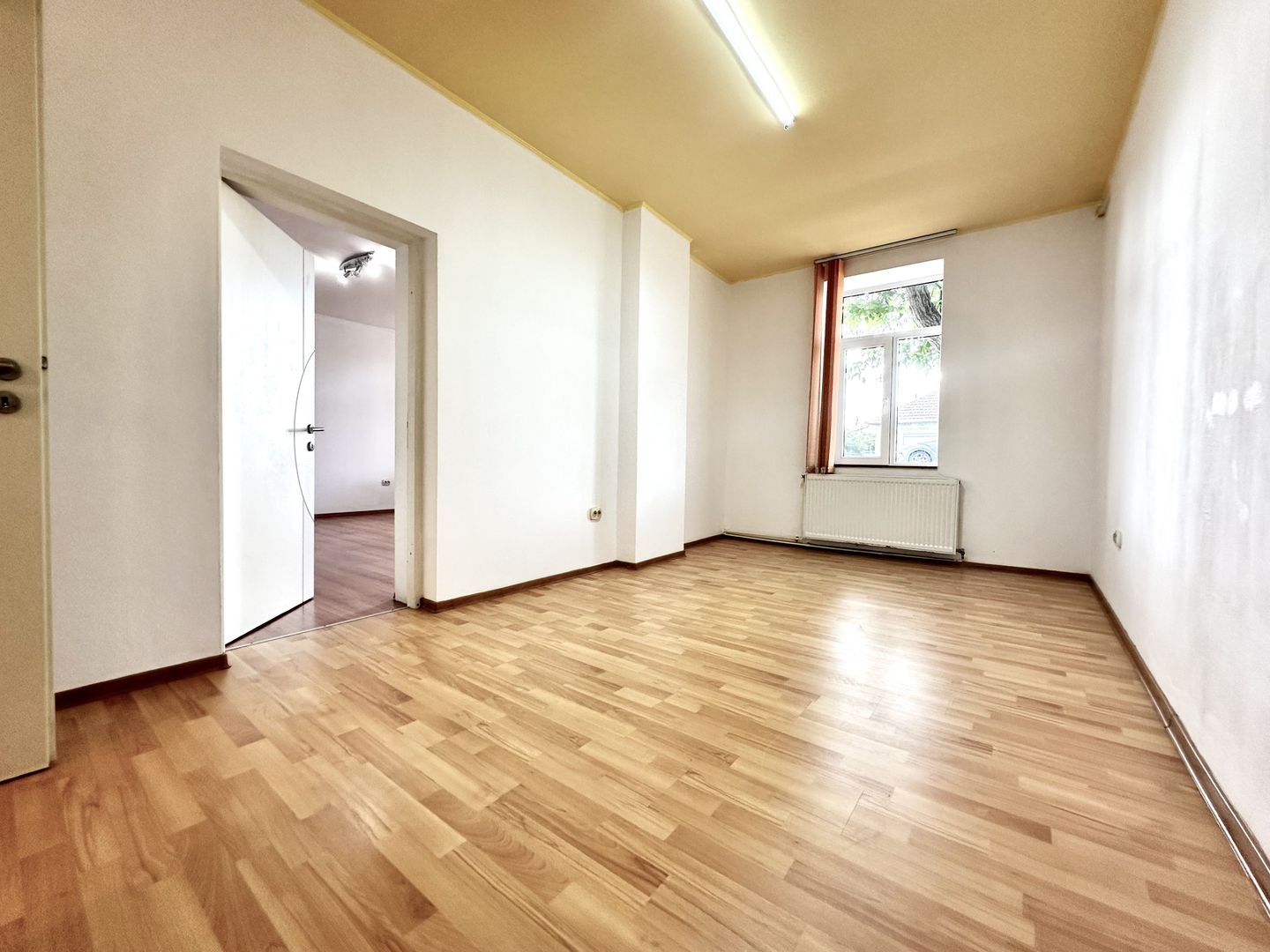 Casa individuală de închiriat - Dumbrăvița Central - Poză 2