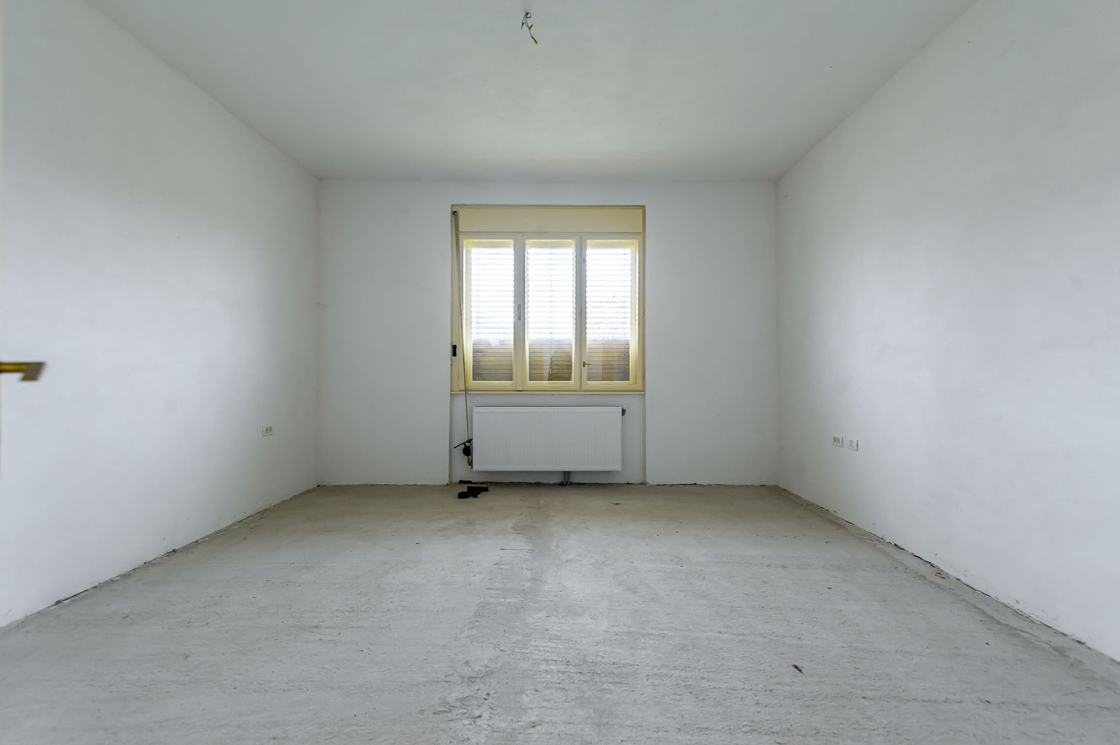 Casă la sol, renovată la gri, cu 3 camere în Nădlac * central - Poză 3